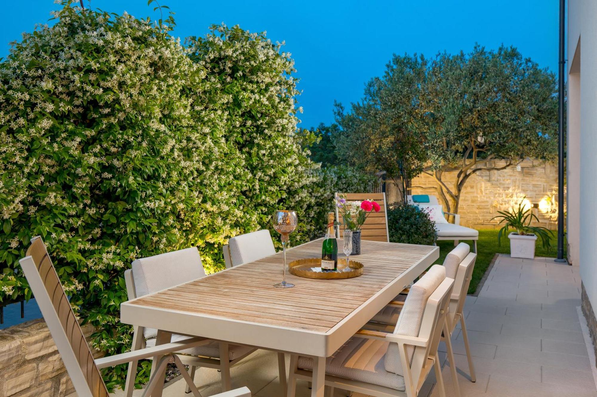 Luxury Apartment Hyperion With Private Pool And Garden Murter Exterior photo