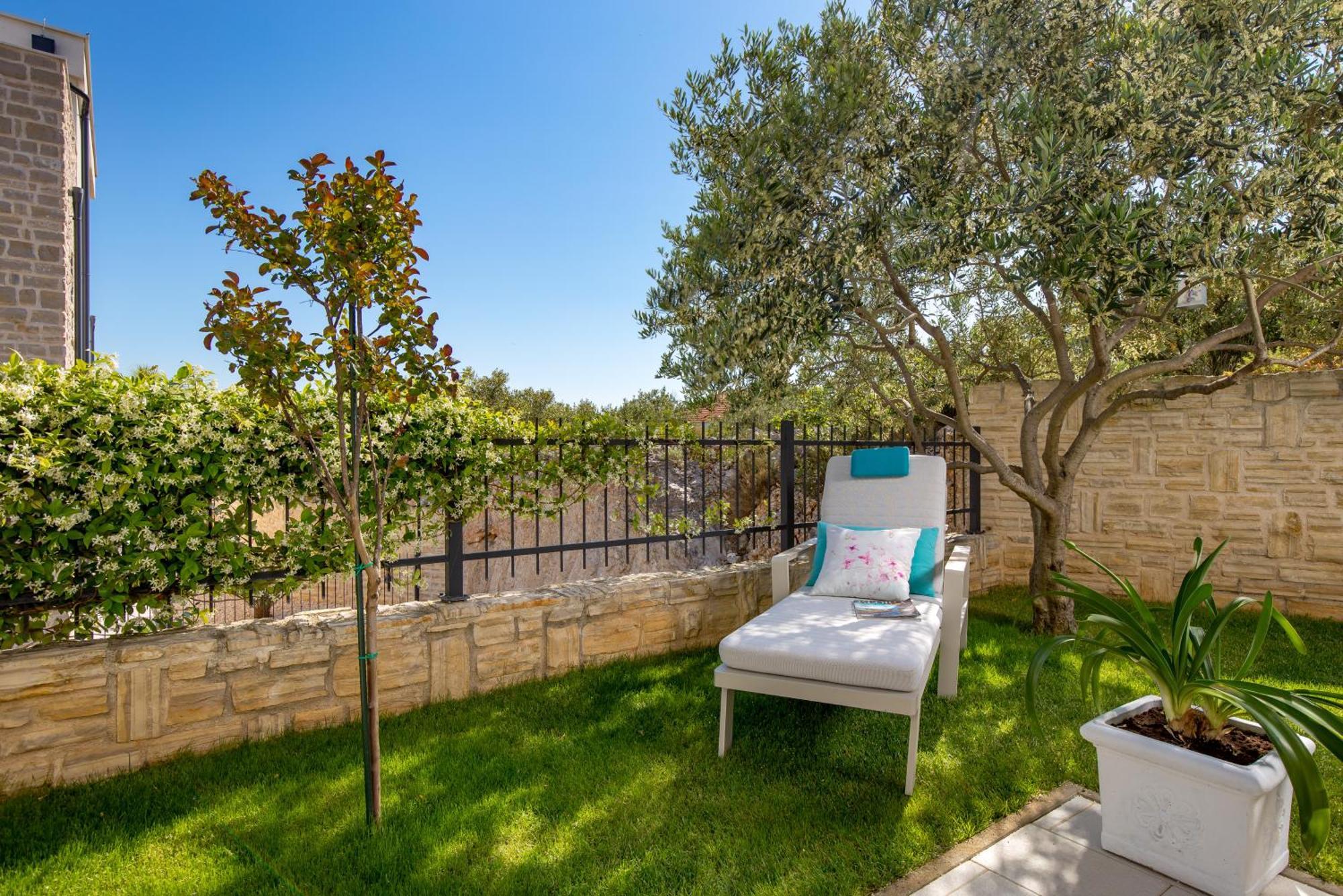 Luxury Apartment Hyperion With Private Pool And Garden Murter Exterior photo